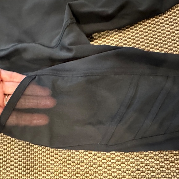 LULULEMON MESH PANEL LEGGINGS BLACK SIZE 6 - Picture 4 of 5